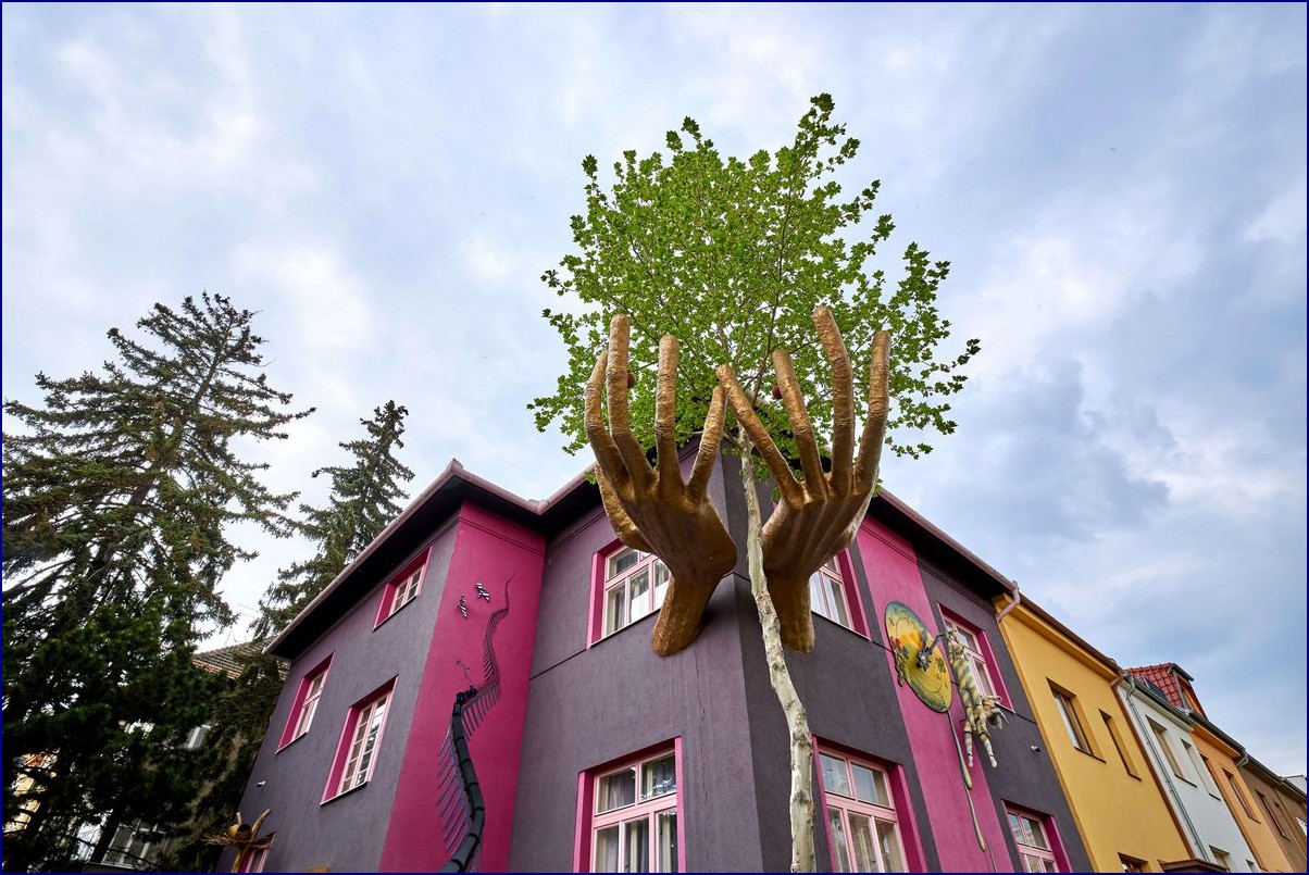 Kristkův dům: Surrealistický skvost v Tišnově, který vás okouzlí
